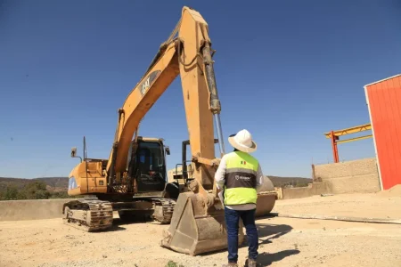 Asesoría en operación segura de maquinaria Operación de maquinaria especializada